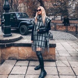 NWT ZARA Bloggers Fave Plaid Wool Blend Fringe Poncho XS Grey